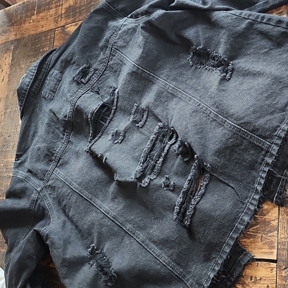 Frayed Jean Jacket - Picture 4 of 5